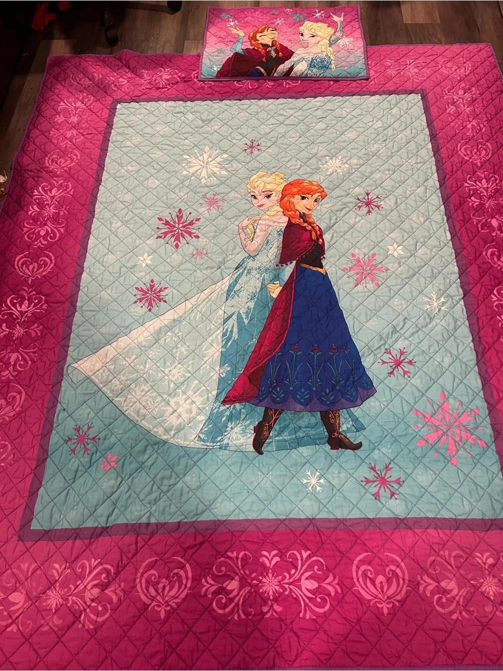 Frozen Girls' Pink & Aqua Quilt Set with Anna and Elsa Design twin 70wx83L